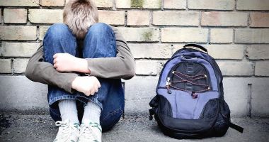 Stire din Eveniment : REVOLTĂTOR! Trei tineri au violat un copil de 13 ani, au filmat și apoi au distribuit colegilor de clasă