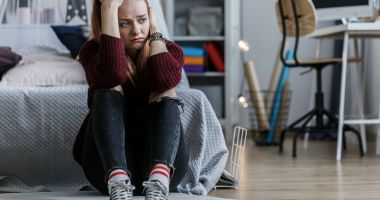 Stire din Social : Alertă pentru părinți! Unul din șapte adolescenți, la un pas de depresie