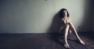 Stire din Actualitate : GELOZIE EXTREMĂ! Și-a sechestrat și bătut iubita, pentru că a avut o altă relație înainte să-l cunoască