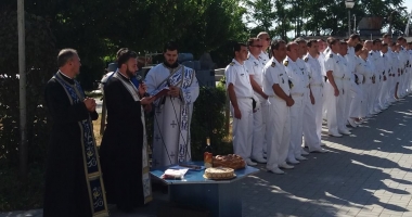 Stire din Politică-Administrație : PMP Constanța a depus coroane de flori la Monumentul Eroilor