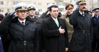 Stire din Politică-Administrație : Coroane de flori și slujbe pentru eroii căzuți la Revoluție
