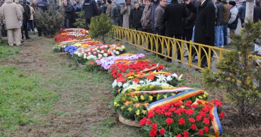 Coroane de flori și slujbe pentru eroii căzuți la Revoluție - 2