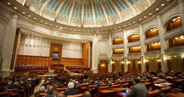 Stire din Politică-Administrație : Deputații intră în vacanță