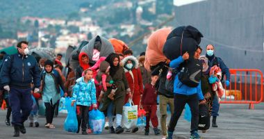 Deputați europeni cer evacuarea celor mai vulnerabili migranți din taberele grecești