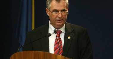 Stire din Politică-Administrație : Deputații au aprobat începerea urmăririi penale în cazul lui Valerian Vreme