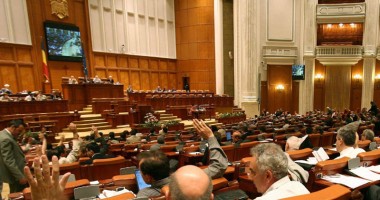 Stire din Politică-Administrație : Deputații au decis ca taxa radio-TV să fie plătită doar de abonații ce vor serviciul