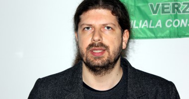 Stire din Politică-Administrație : Deputații au respins parteneriatul civil între persoanele de același sex