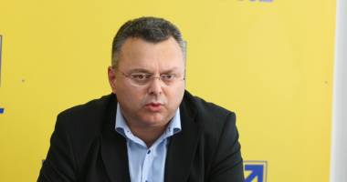 Stire din Politică-Administrație : "Creșterea economică cu care se laudă PSD  nu se resimte  în rândul populației"