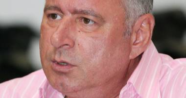 Stire din Politică-Administrație : "Legea antifumat ar trebui regândită"