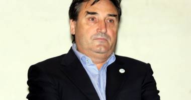 Stire din Politică-Administrație : Deputatul Mihai Lupu solicită Guvernului să pună în aplicare legea voucherelor de vacanță