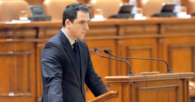 Stire din Politică-Administrație : Mihai Tararache solicită să se facă public raportul comisiei MEN de la Universitatea "Ovidius"