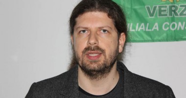 Stire din Politică-Administrație : Deputatul Remus Cernea  își face partid