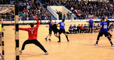 Stire din Sport : Derby județean  în liga secundă  de handbal