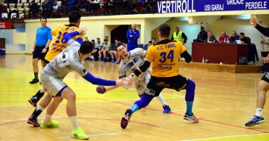 Stire din Sport : Derby-ul AHC Dobrogea Sud ll - HC Farul, decis în ultima secundă