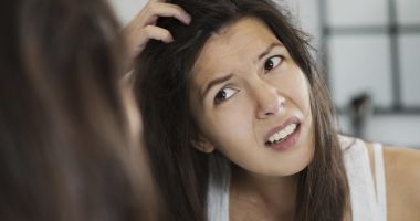 Stire din Sănătate : Dermatita seboreică este confundată foarte des cu mătreața