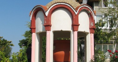 Stire din Diverse : Turism religios la malul Mării Negre. Mânăstirea Dervent, un loc plin de energie