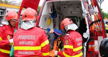 Stire din Eveniment : Două persoane încarcerate în urma unui accident, la intersecția străzilor Soveja cu Primăverii