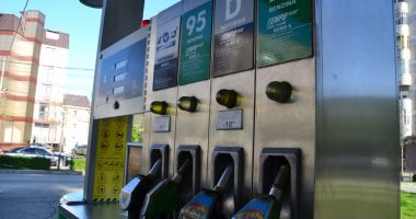 Stire din Social : Scumpiri la pompă de Crăciun. Benzina şi motorina au prețuri mai mari
