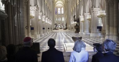 Stire din Actualitate : Donald Trump a venit la redeschiderea Catedralei Notre-Dame cu un avion privat