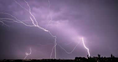 Cod galben în județul Constanța. Ploi, descărcări electrice și grindină