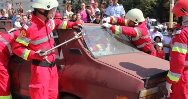 Descarcerări cu adrenalină, de Ziua Pompierilor - 2
