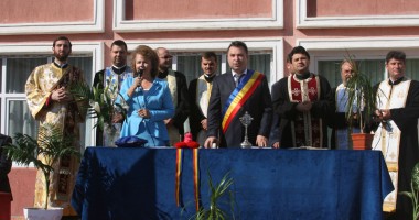 Stire din Politică-Administrație : "E datoria noastră să facem din acești copii caractere puternice"