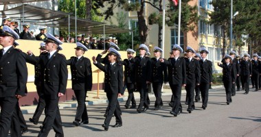 FOTOREPORTAJ. Cu arma la picior sau fusta-n subsiori? Cum s-au întors studenții Constanței la cursuri - 2