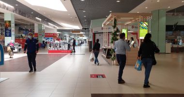 GALERIE FOTO / S-au deschis mall-urile! "Nimeni nu respectă distanțarea socială!" - 3