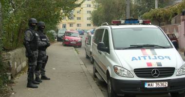 Descinderi cu mascați, la Constanța. În vizor, traficanți de droguri
