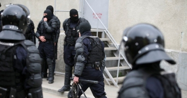 VIDEO / DESCINDERI DE AMPLOARE la proxeneți. Minore obligate să se prostitueze