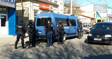 GALERIE FOTO / DESCINDERI ÎN CENTRUL CONSTANȚEI. ZECI DE JANDARMI ȘI POLIȚIȘTI SUNT MOBILIZAȚI - 10