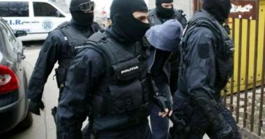 Stire din Eveniment : Descinderi la clanul Fabian. Unul dintre fiii vrăjitoarei Sidonia, suspectat că a făcut un denunț fictiv