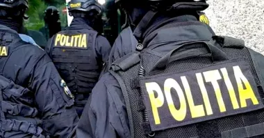 Stire din Eveniment : Descinderi în forță în toată țara. Grup infracțional suspectat de fraude financiare, vizat de anchetatori