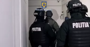 Stire din Eveniment : Rețea de exploatare destructurată. Percheziții și rețineri într-un dosar de proxenetism