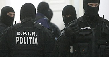 DESCINDERI cu mascați la clanul Săceanu