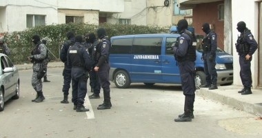 Stire din Eveniment : DESCINDERI ÎN FORȚĂ ALE MASCAȚILOR CONSTĂNȚENI. Proxenet căutat prin toată Europa, găsit la Năvodari