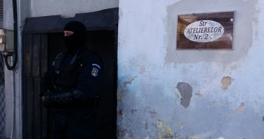 GALERIE FOTO / DESCINDERI ÎN CENTRUL CONSTANȚEI. ZECI DE JANDARMI ȘI POLIȚIȘTI SUNT MOBILIZAȚI - 12