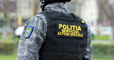 Stire din Eveniment : Descinderi cu mascați la o rețea de evazioniști din Constanța