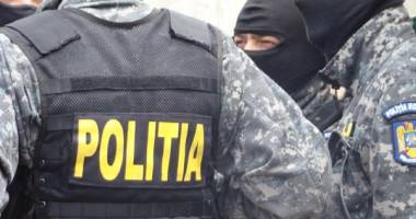 Stire din Eveniment : Descinderi la zeci de locații din Constanța: evaziune fiscală prin firme fantomă