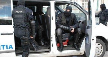Descindere de amploare la Constanța. Polițiștii caută mai mulți traficanți de țigări