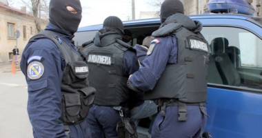 Stire din Eveniment : Percheziții imobiliare în Constanța / Sunt vizate furturi din societăți comerciale