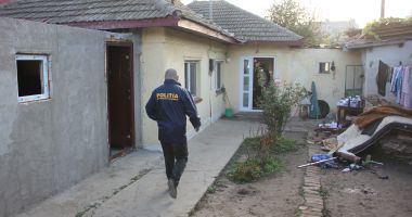 Stire din Eveniment : Trei tineri, reținuți pentru FURTURI DE CATALIZATOARE