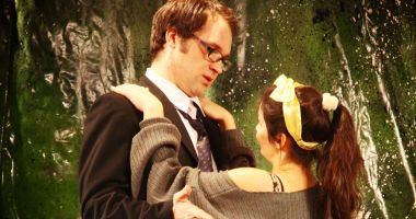Stire din Cultură-Educație : Piesa „Desculţ în parc” are şi matineu, săptămâna aceasta