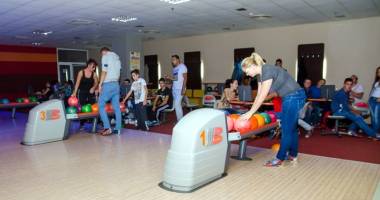 Stire din Sport : Deseară, Cupa Presei la bowling