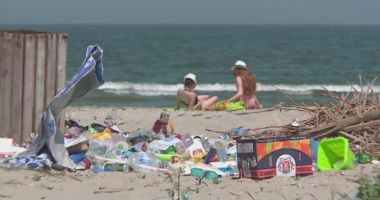 Stire din Social : Fără deșeuri din plastic. Strângeți-vă gunoaiele pe unde mergeți!
