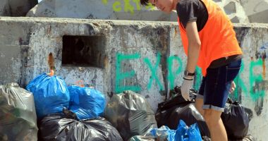 Strigător la cer! Sute de kilograme de gunoaie strânse de pe plaja Modern, în doar câteva zile - 2