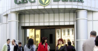 Stire din Economie : Despăgubiri pentru cei ce au deschis conturi la CEC, pentru autoturisme