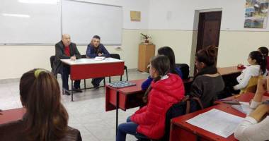 Stire din Cultură-Educație : Despre capcanele vieții de adolescent și riscurile vârstei