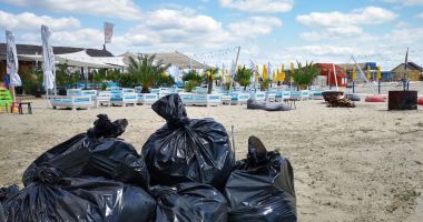 Stire din Social : Deșeurile din stațiunea Mamaia, colectate doar noaptea!