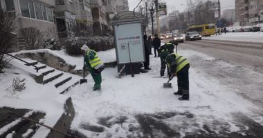 Stire din Social : Galerie foto. ACȚIUNI DE DESZĂPEZIRE, LA CONSTANȚA. "Se circulă în condiții de iarnă"